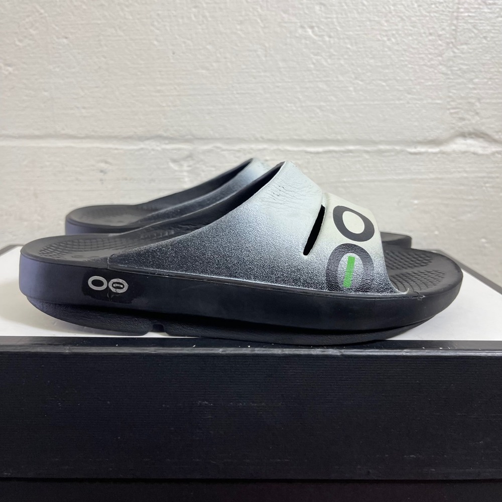 OOFOS OOahh Sport Slide Recovery Sandals Black Silver Black Womens 6 Mens 4